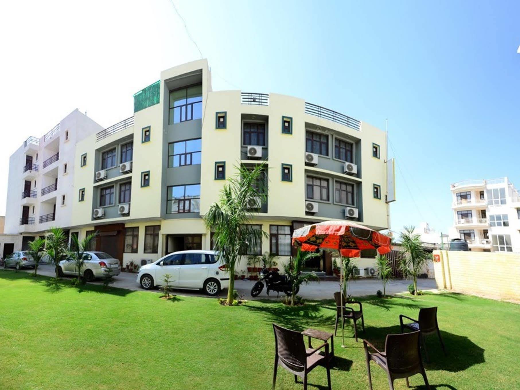 Hotel Olive & Blue - Govt Approved Hotel Near Delhi Airport Nueva Delhi Exterior foto